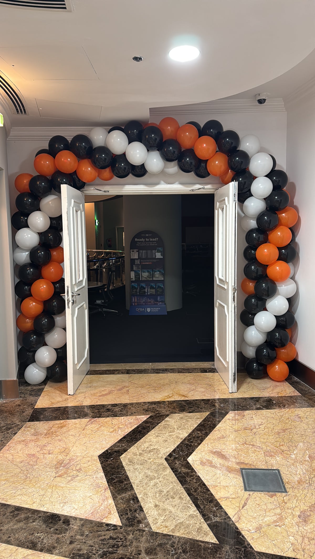 Balloon arch white black and orange ๐